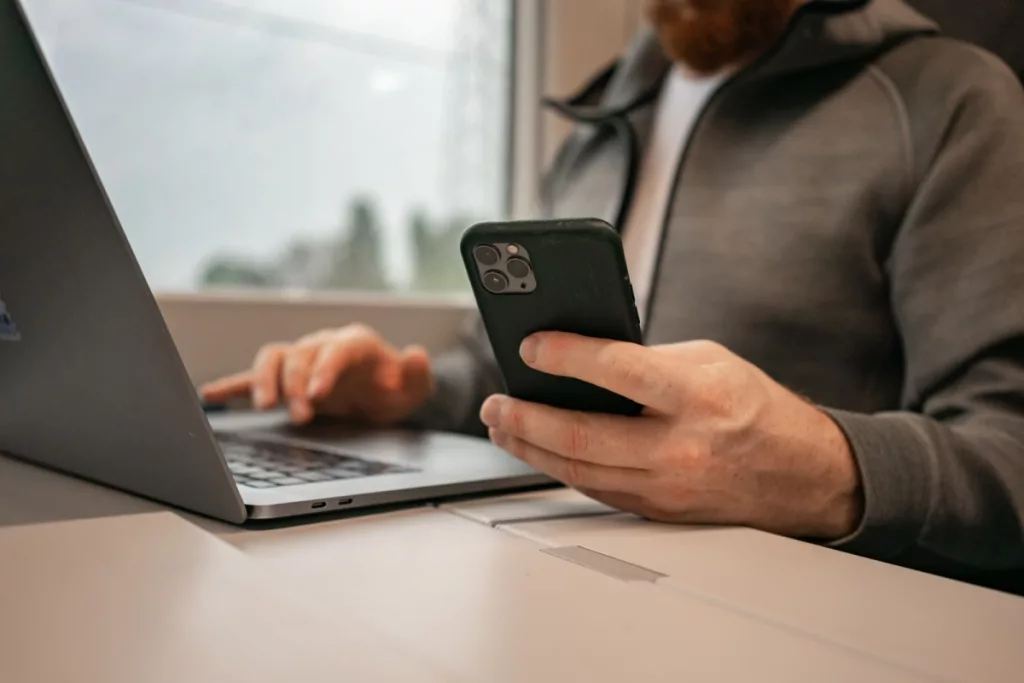 appec laptop smartphone