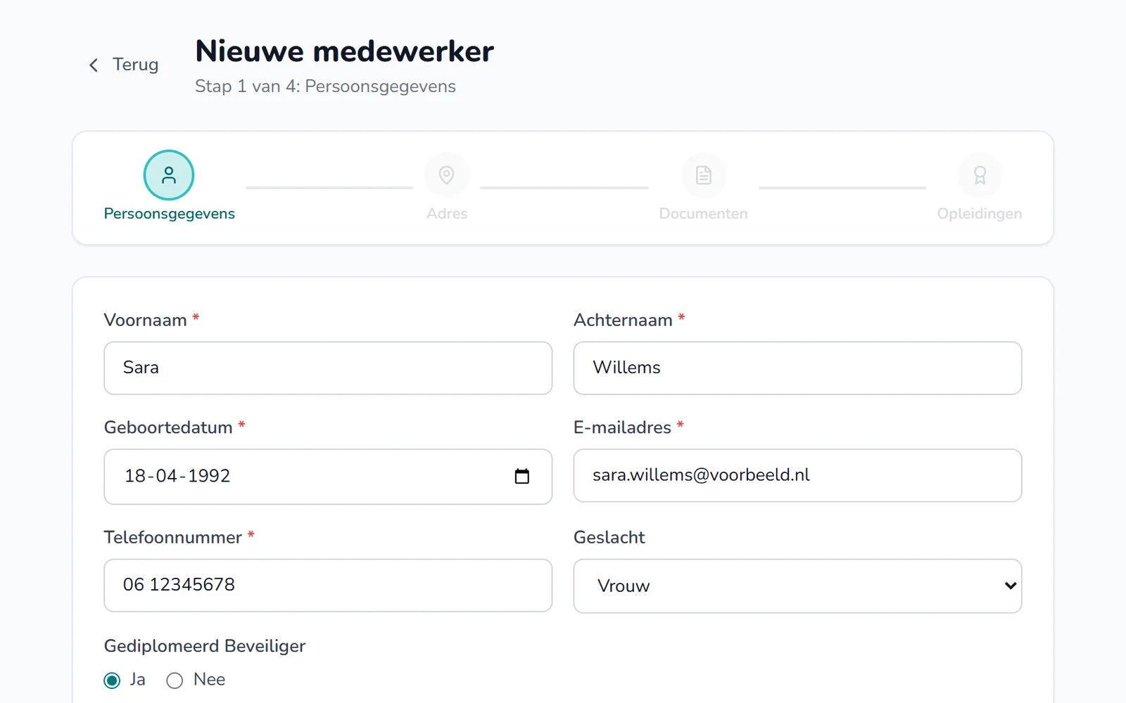 Stap 1 van het aanmelden van een nieuwe medewerker: persoonsgegevens